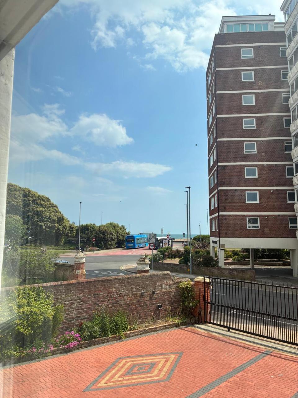Inn By The Sea, Portsmouth - En Suite Rooms With Sea View Possible, Parking Ev 22Kw Exterior photo