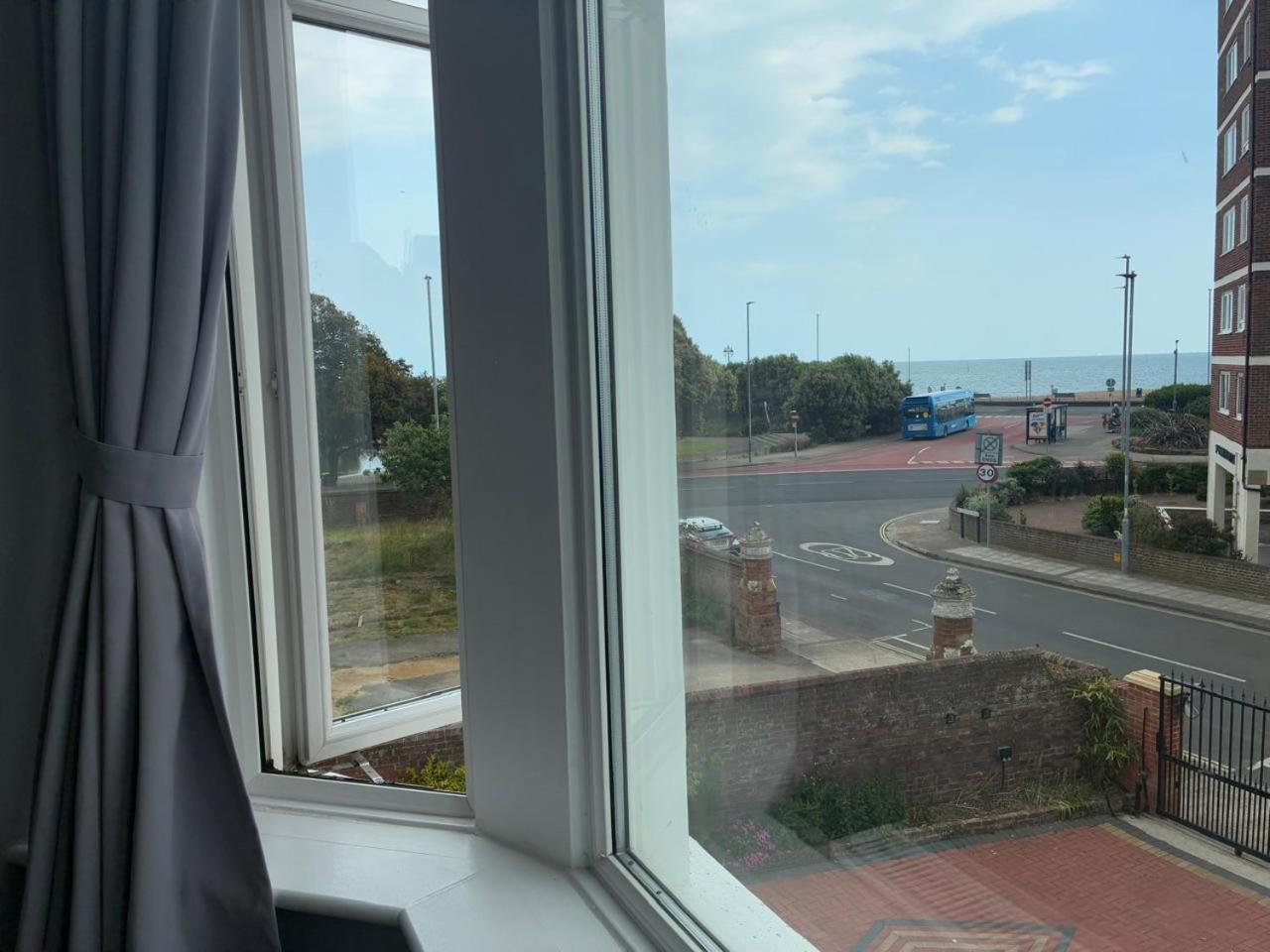 Inn By The Sea, Portsmouth - En Suite Rooms With Sea View Possible, Parking Ev 22Kw Exterior photo