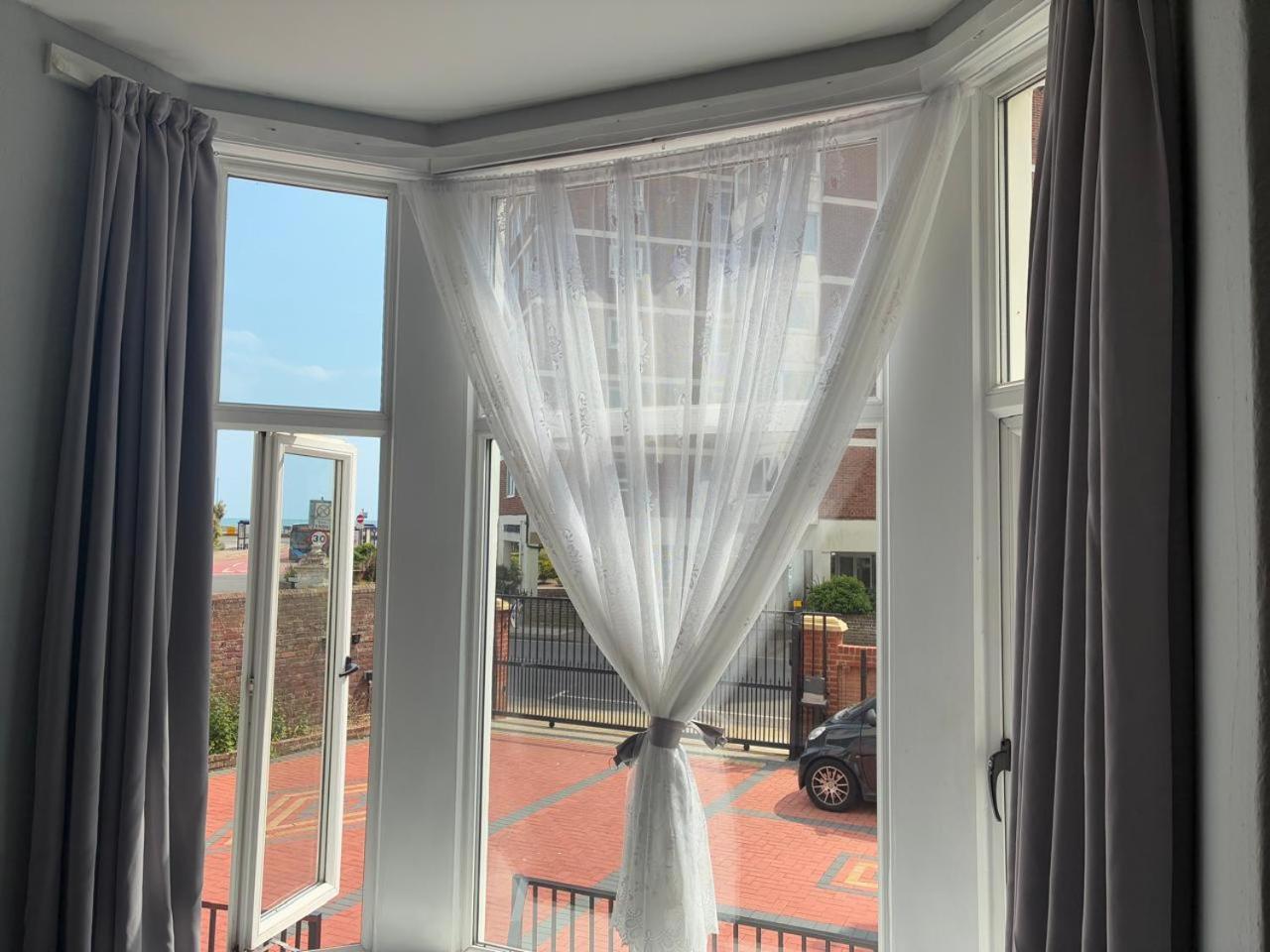 Inn By The Sea, Portsmouth - En Suite Rooms With Sea View Possible, Parking Ev 22Kw Exterior photo