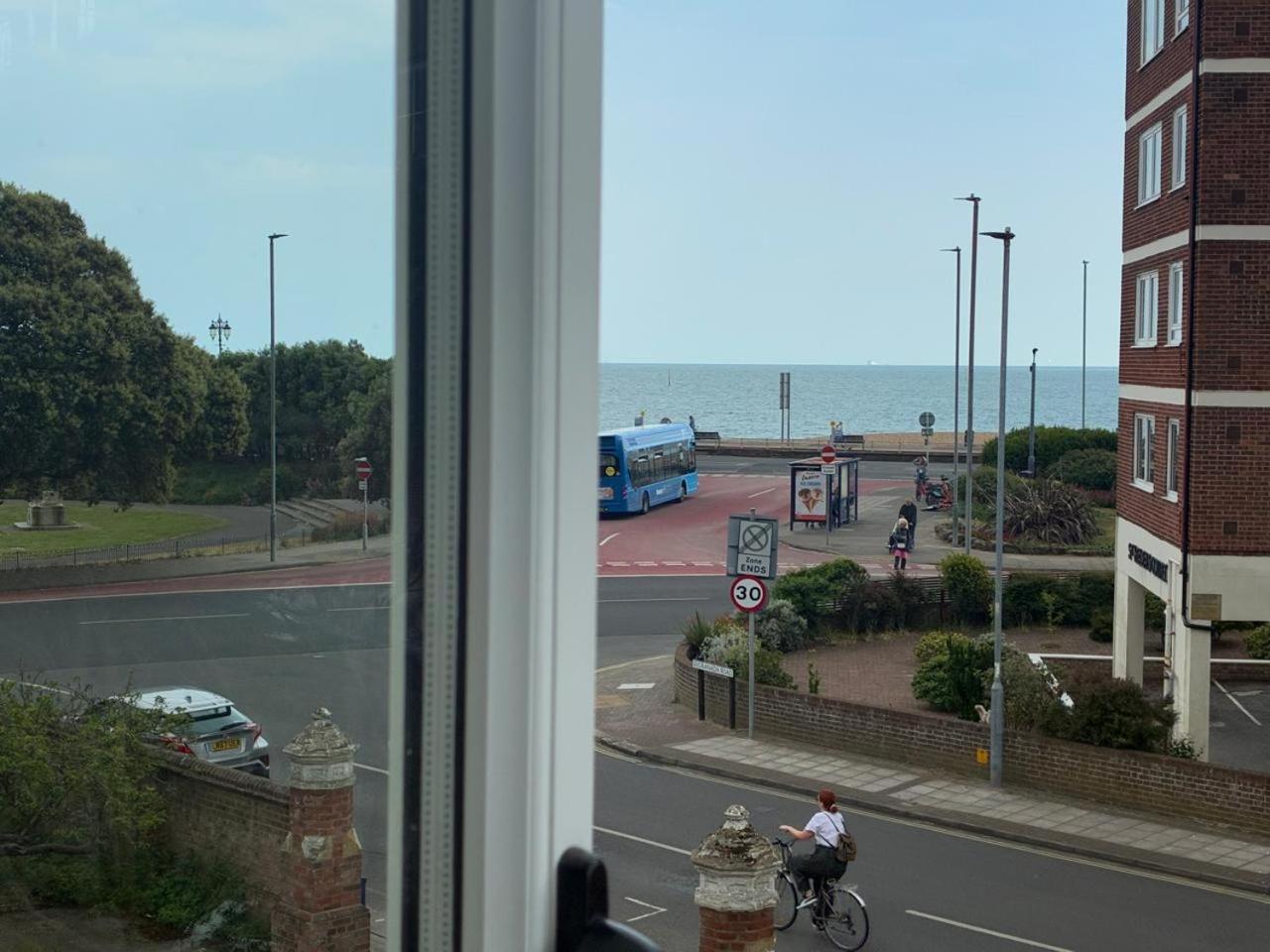 Inn By The Sea, Portsmouth - En Suite Rooms With Sea View Possible, Parking Ev 22Kw Exterior photo